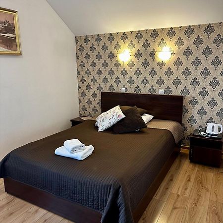 Dworek Zloty Rog Hotel I Restauracja Краков Экстерьер фото