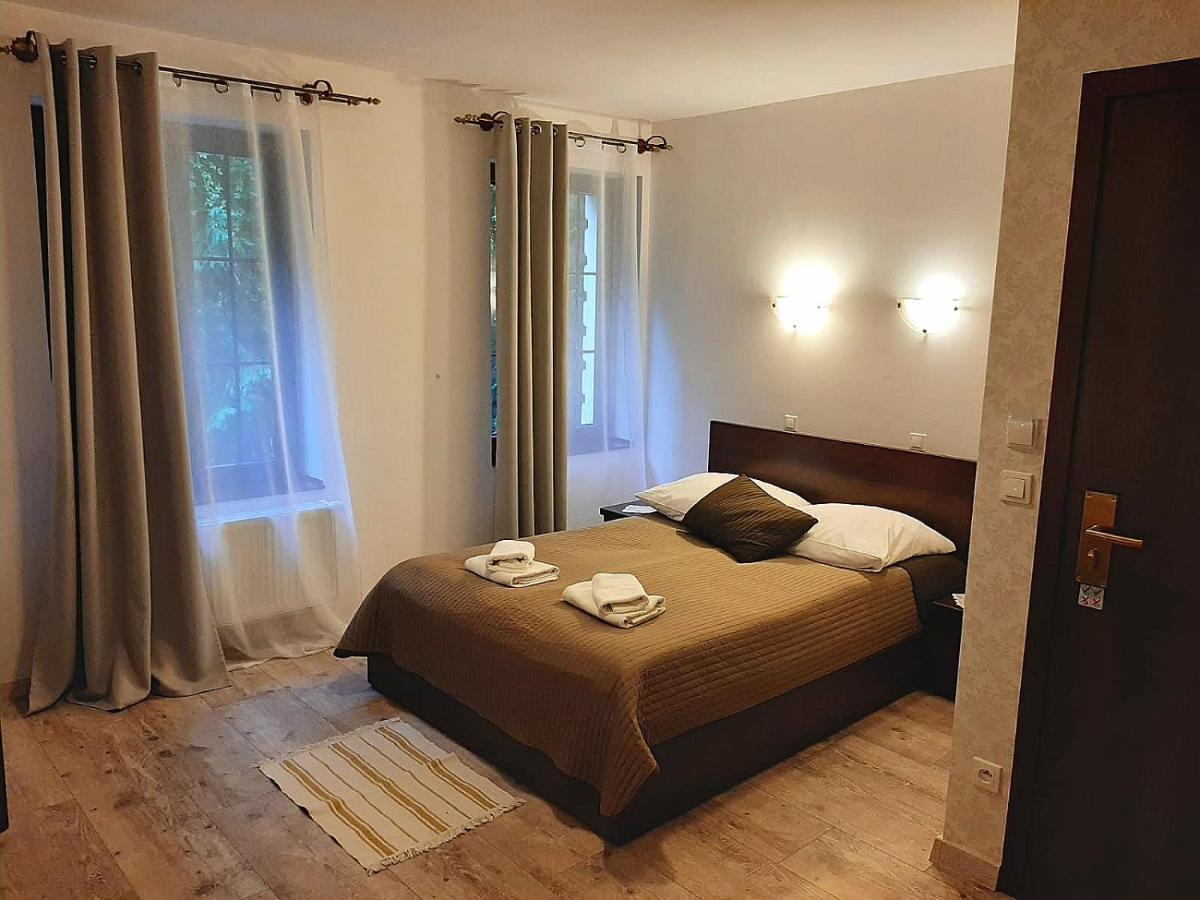 Dworek Zloty Rog Hotel I Restauracja Краков Экстерьер фото
