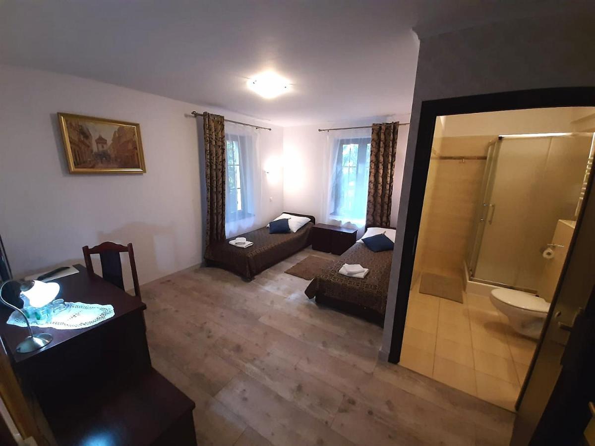 Dworek Zloty Rog Hotel I Restauracja Краков Экстерьер фото