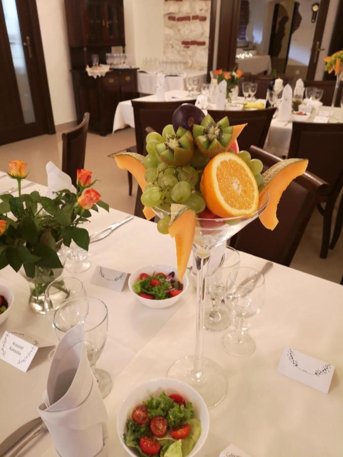 Dworek Zloty Rog Hotel I Restauracja Краков Экстерьер фото