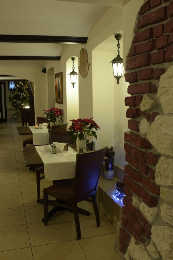 Dworek Zloty Rog Hotel I Restauracja Краков Экстерьер фото