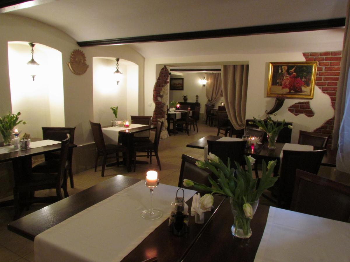 Dworek Zloty Rog Hotel I Restauracja Краков Экстерьер фото