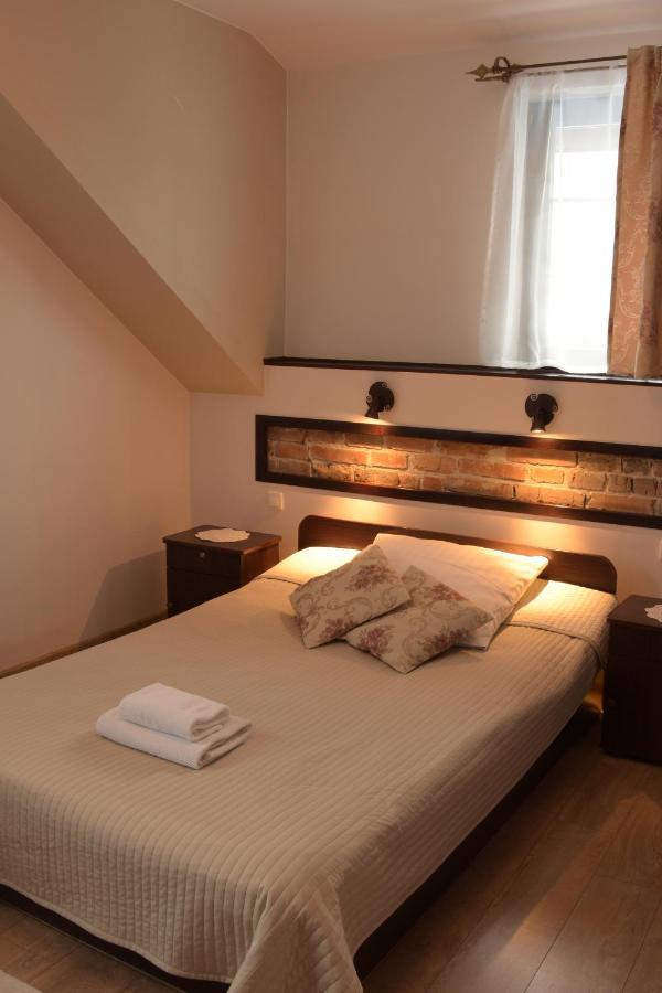 Dworek Zloty Rog Hotel I Restauracja Краков Экстерьер фото