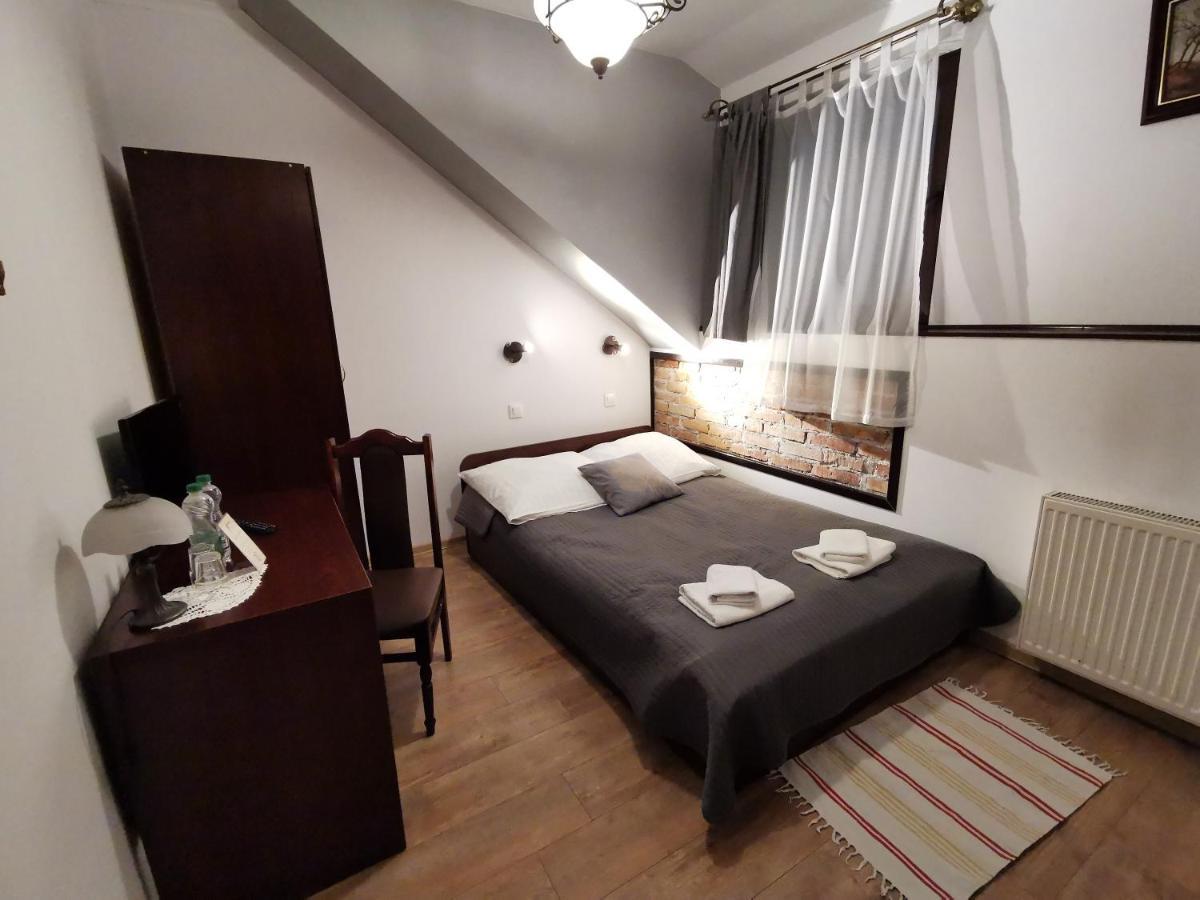 Dworek Zloty Rog Hotel I Restauracja Краков Экстерьер фото