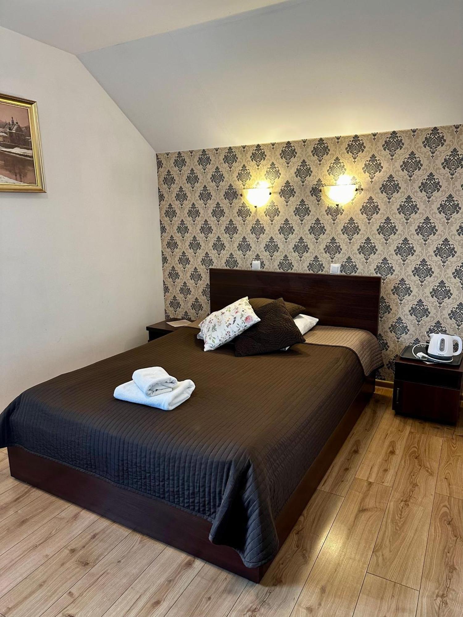 Dworek Zloty Rog Hotel I Restauracja Краков Экстерьер фото