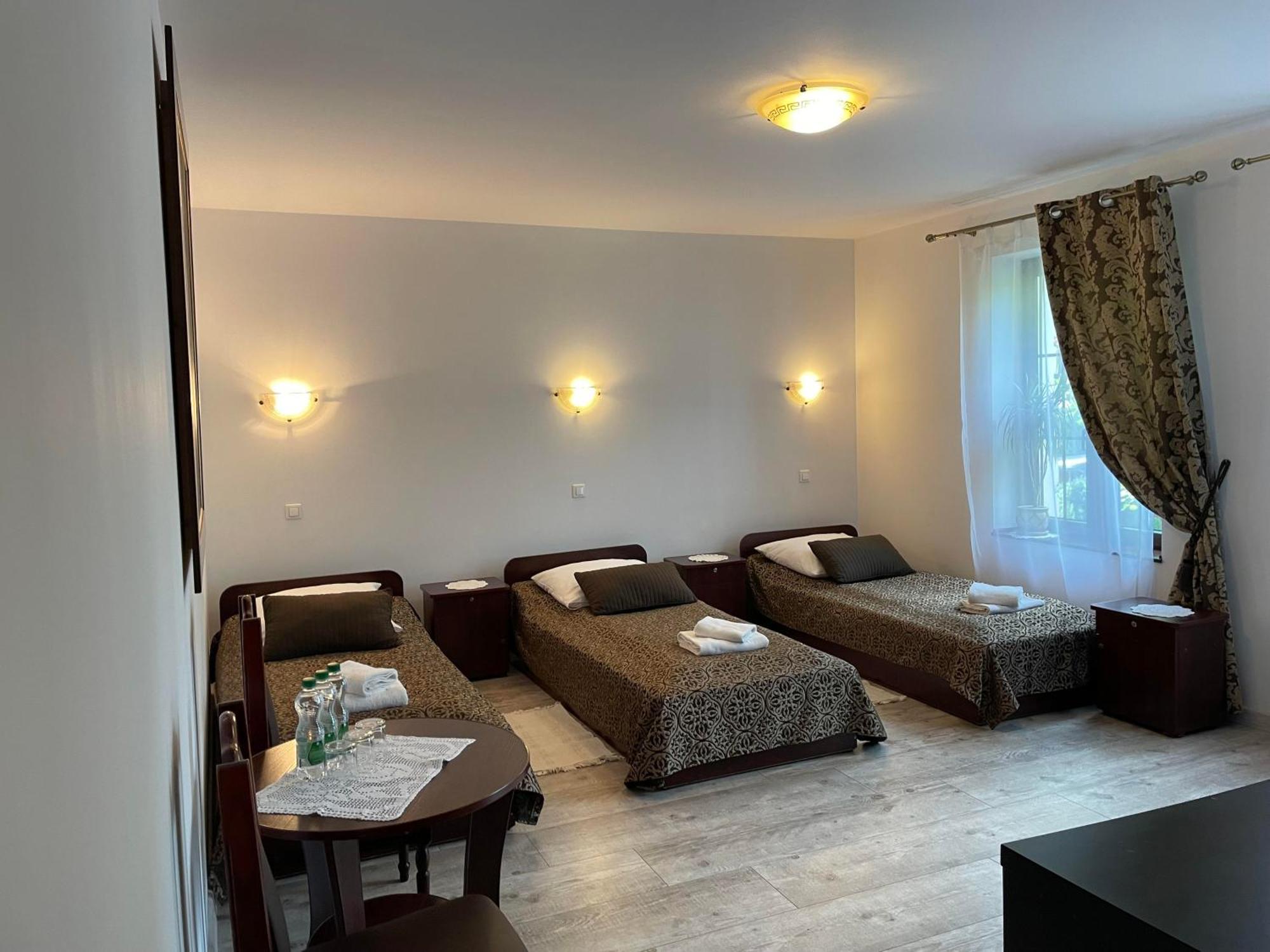 Dworek Zloty Rog Hotel I Restauracja Краков Экстерьер фото
